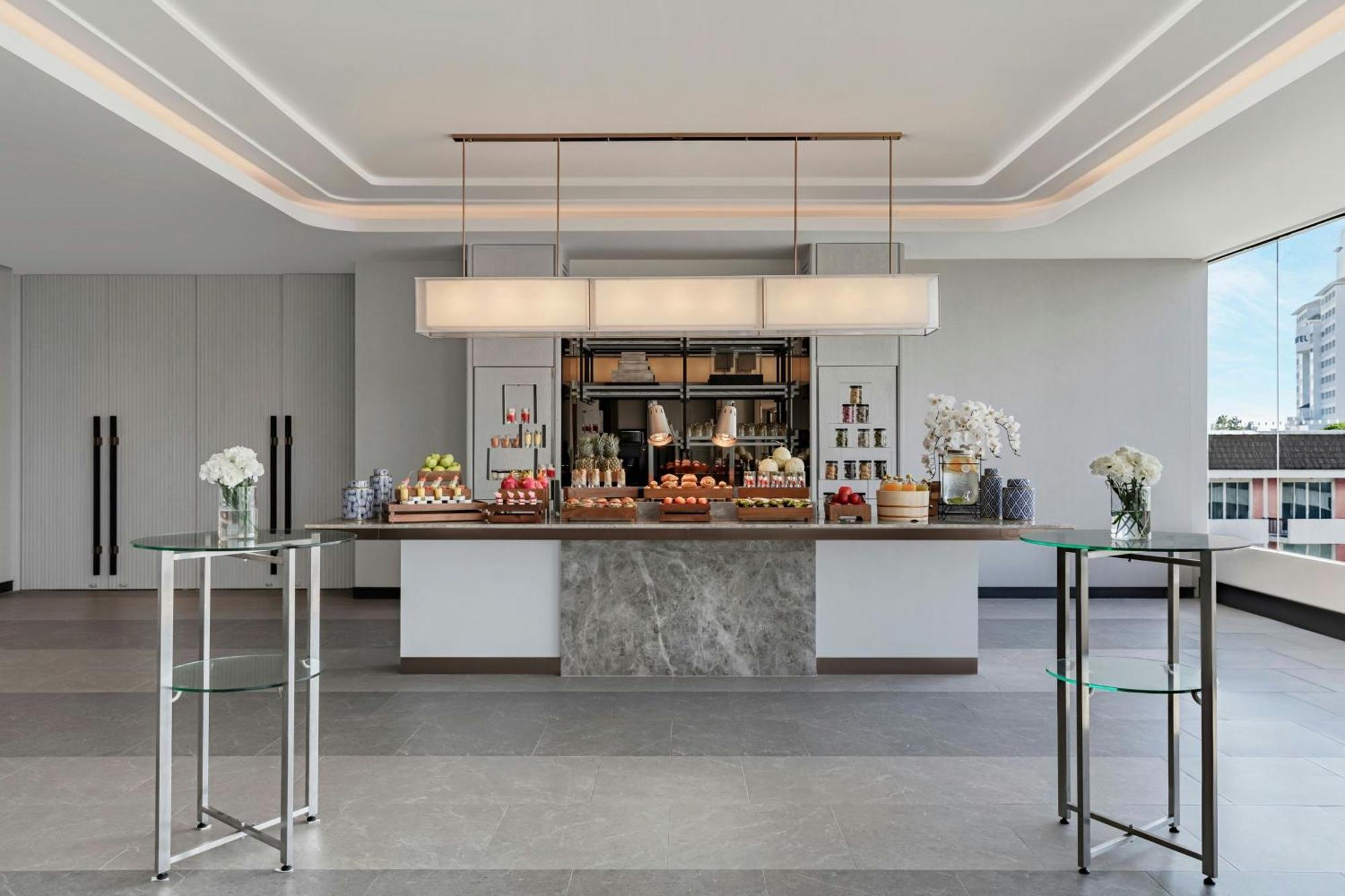Courtyard By Marriott Phuket Town 호텔 외부 사진