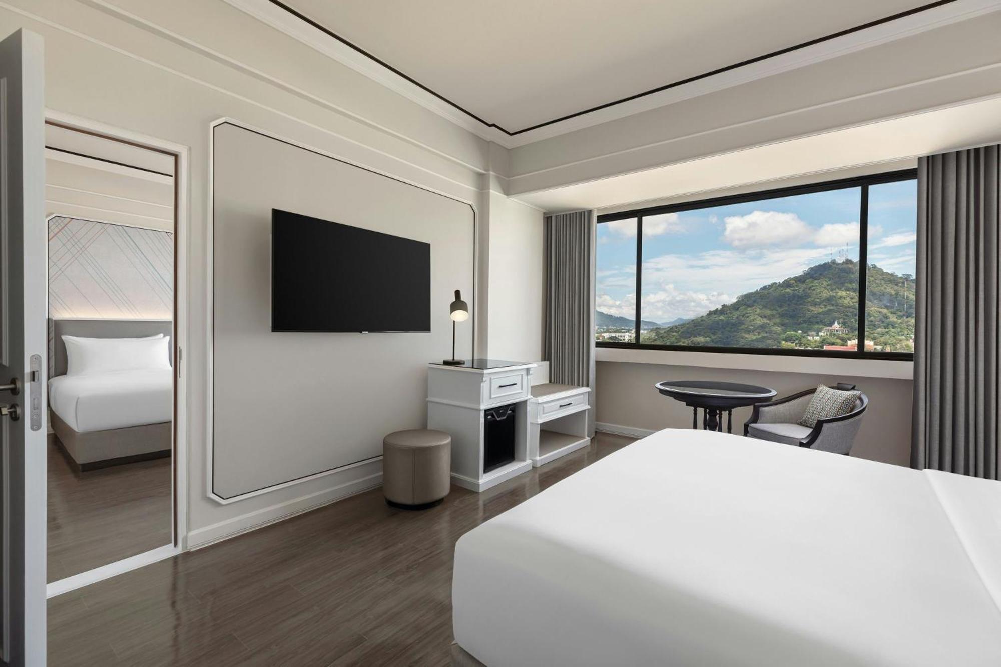 Courtyard By Marriott Phuket Town 호텔 외부 사진