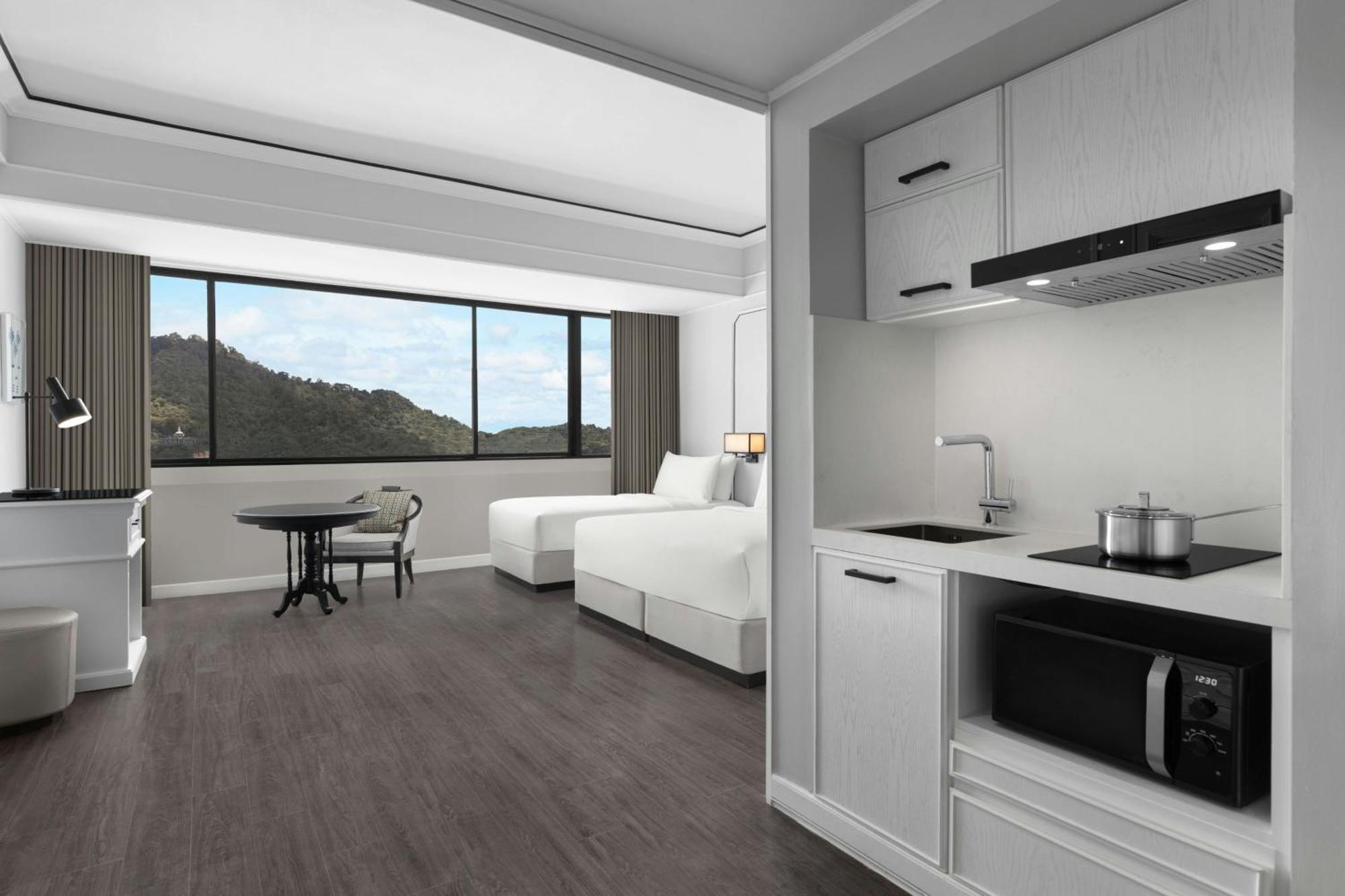 Courtyard By Marriott Phuket Town 호텔 외부 사진