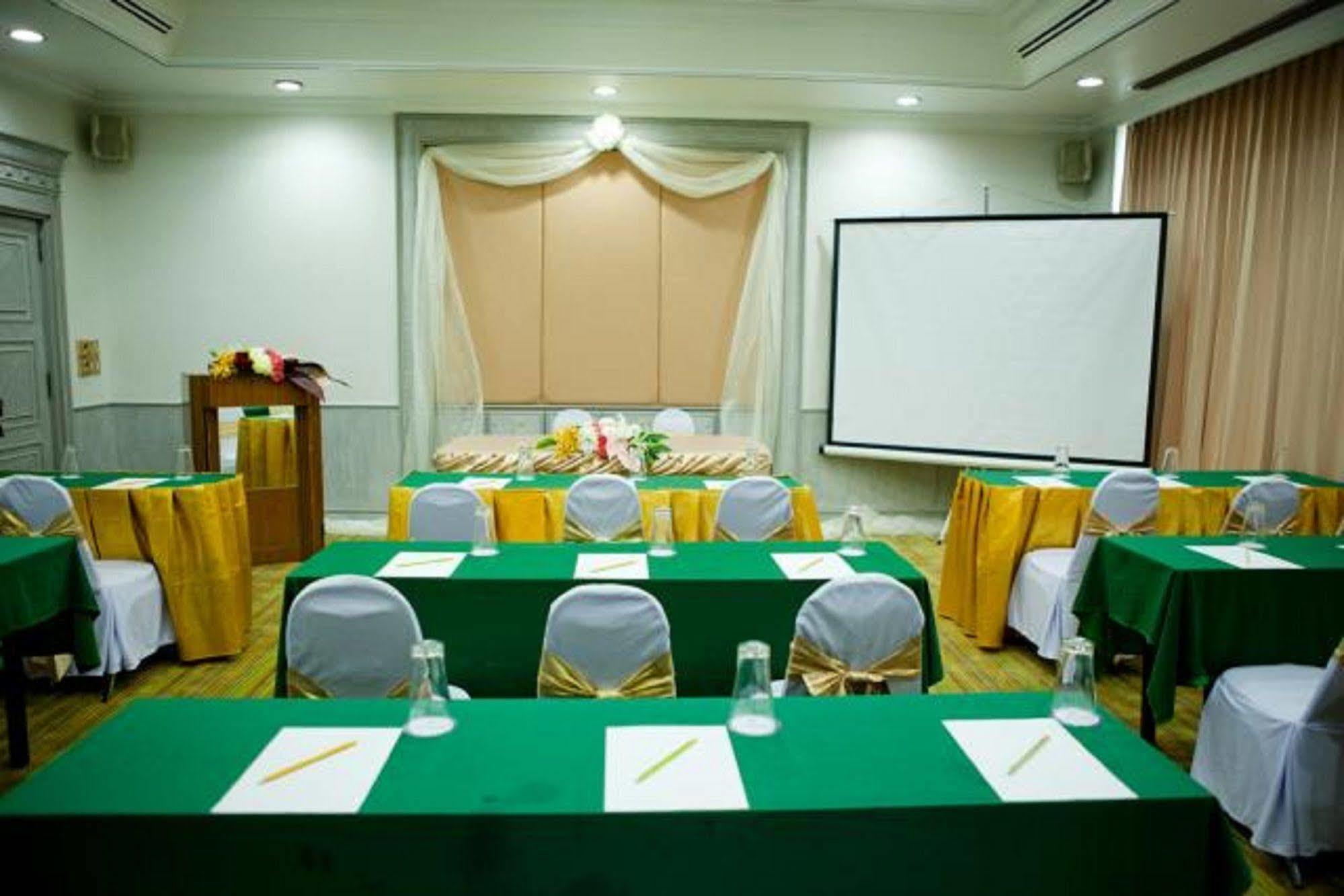 Courtyard By Marriott Phuket Town 호텔 외부 사진